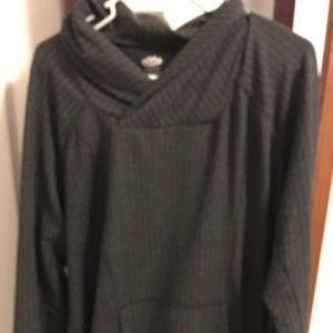 Pull over workout sweatshirt